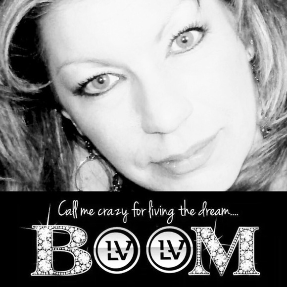 Meet your Posher, Nicole! - Picture 4 of 8